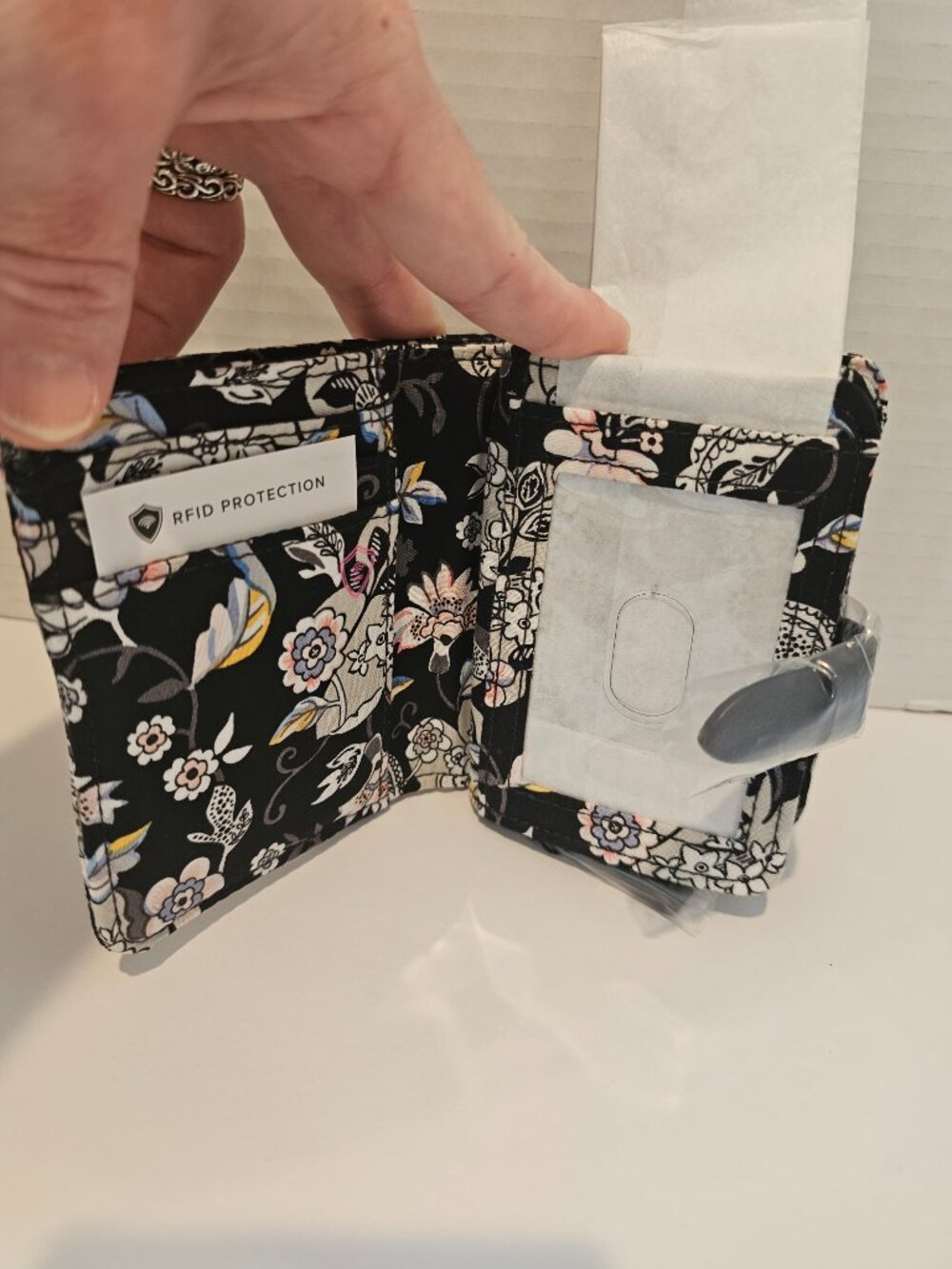 NWT Vera Bradley Iconic RFID Small Wallet Holland Garden Black White Floral - Picture 4 of 8